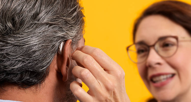 Adaptación personalizada de audífonos en Centro Auditivo Audicone - Madrid